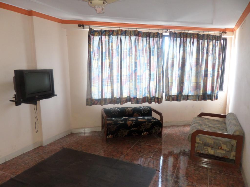 Oyo Flagship 37830 Hotel Aakar International Satara Exterior photo