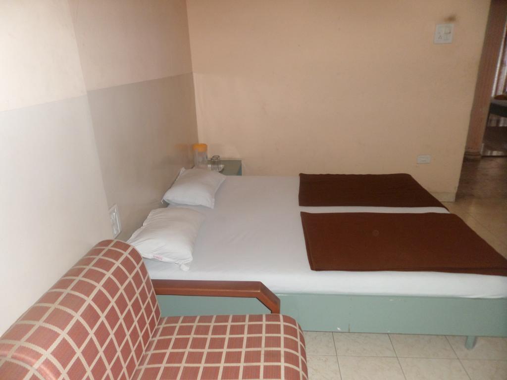 Oyo Flagship 37830 Hotel Aakar International Satara Exterior photo
