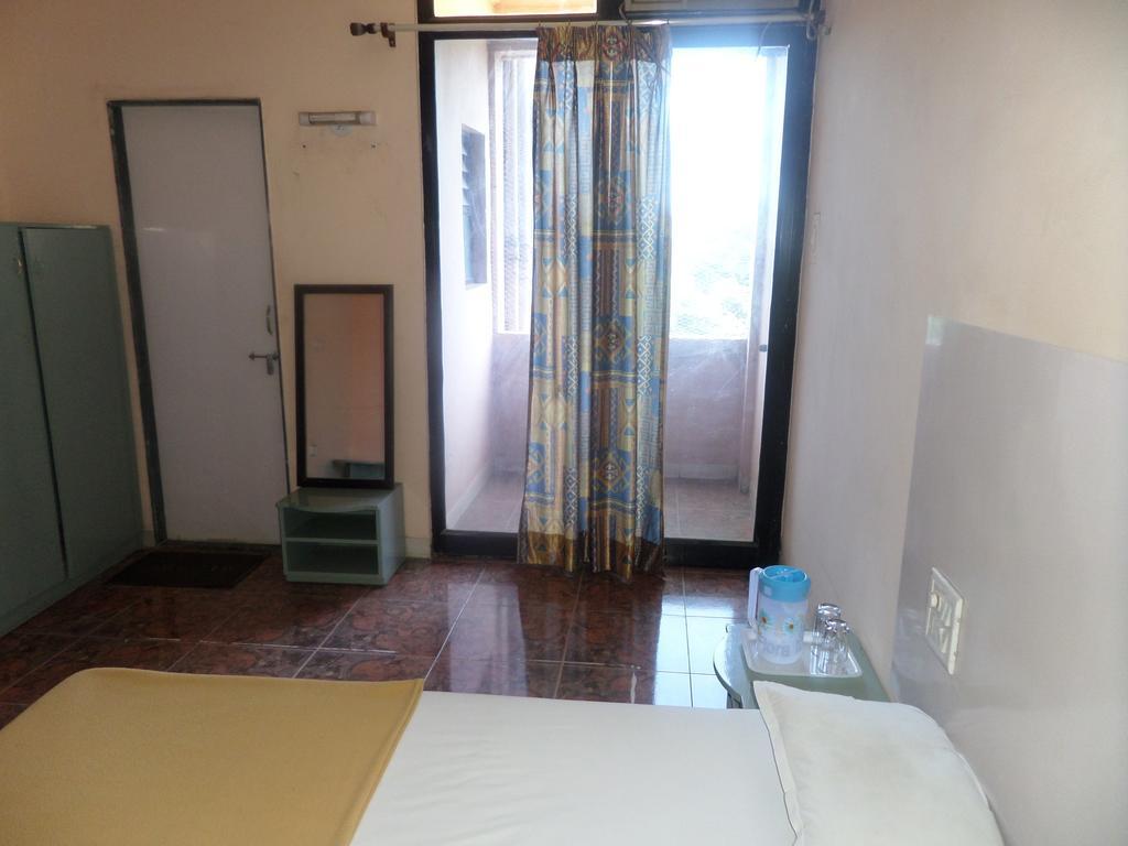 Oyo Flagship 37830 Hotel Aakar International Satara Exterior photo