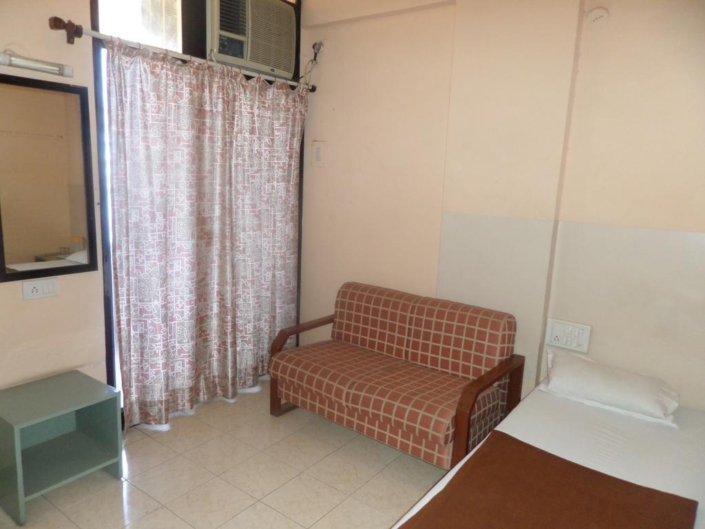Oyo Flagship 37830 Hotel Aakar International Satara Exterior photo