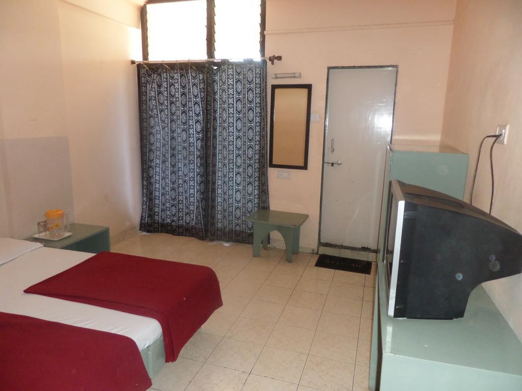 Oyo Flagship 37830 Hotel Aakar International Satara Exterior photo