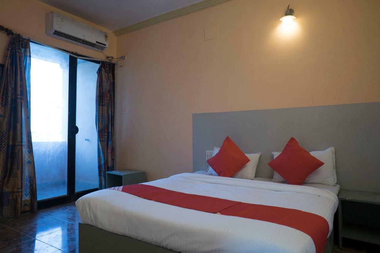 Oyo Flagship 37830 Hotel Aakar International Satara Exterior photo