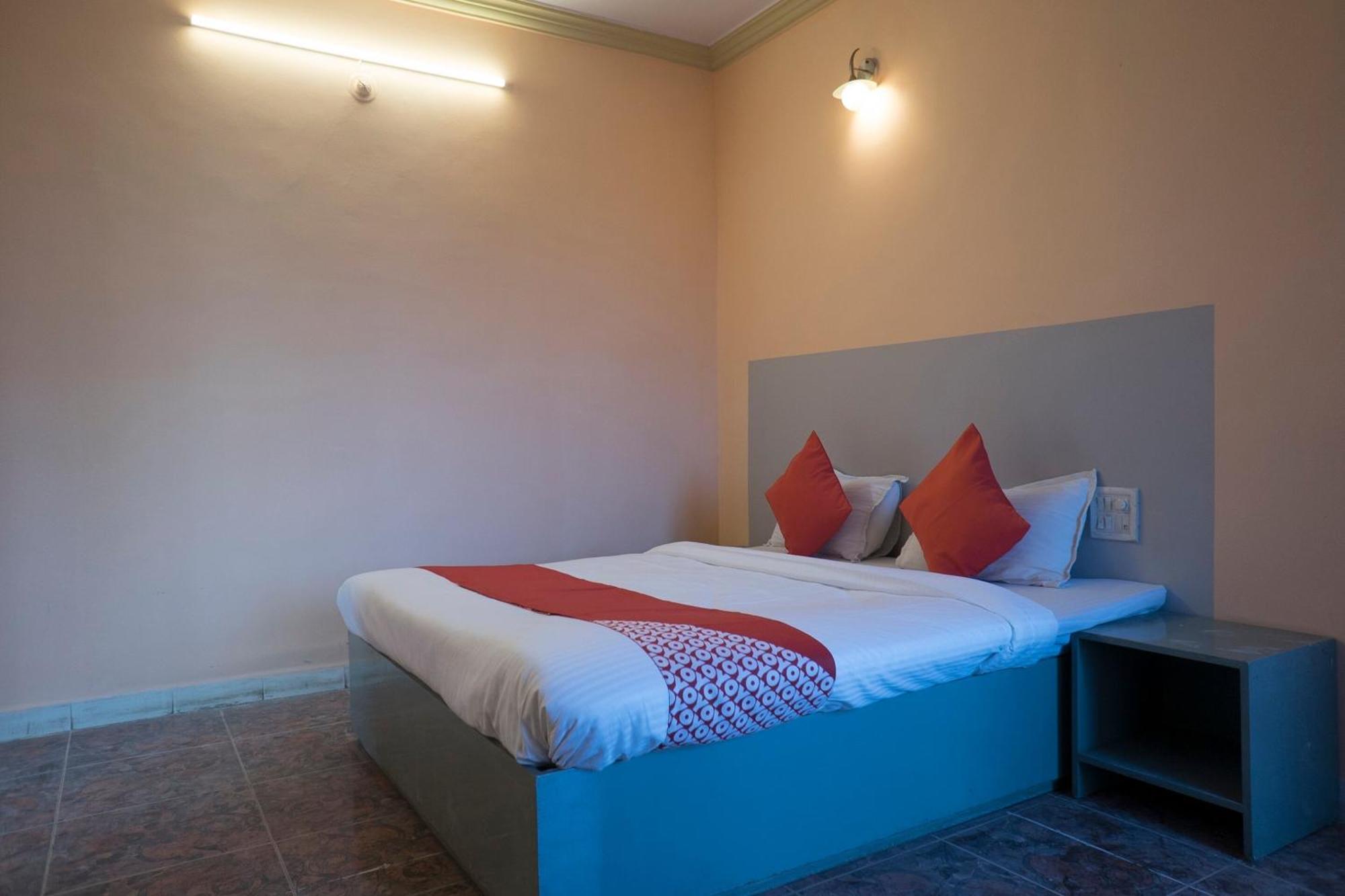 Oyo Flagship 37830 Hotel Aakar International Satara Exterior photo